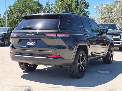 Used 2024 Jeep Grand Cherokee Limited w/ Black Appearance Package AWD/4WD image 5