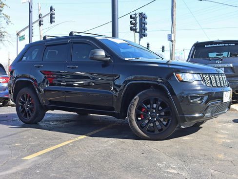 Used 2017 Jeep Grand Cherokee Altitude AWD/4WD image 3