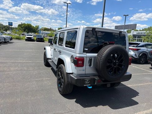 Used 2023 Jeep Wrangler Unlimited Sahara w/ Cold Weather Group AWD/4WD image 32