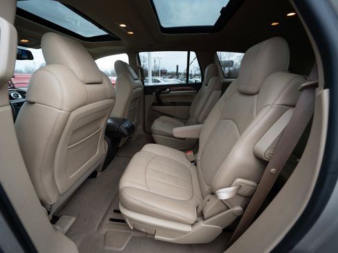 Used 2010 Buick Enclave CXL image 22