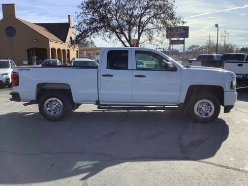 Used 2017 Chevrolet Silverado 1500 W/T w/ Trailering Package image 8