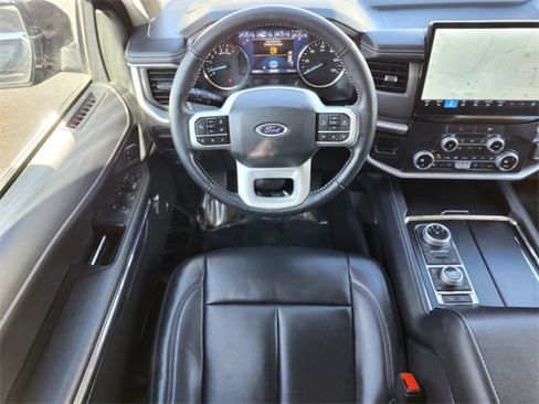 Used 2022 Ford Expedition XLT image 13
