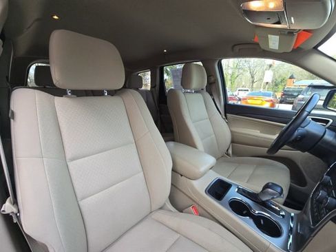 Used 2020 Jeep Grand Cherokee Laredo image 17