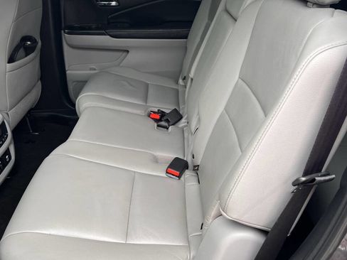 Used 2016 Honda Pilot Touring image 17