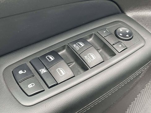 Used 2019 Jeep Grand Cherokee Limited AWD/4WD image 17