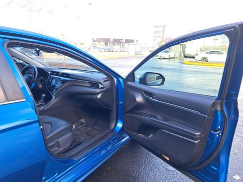 Used 2019 Toyota Camry L image 16