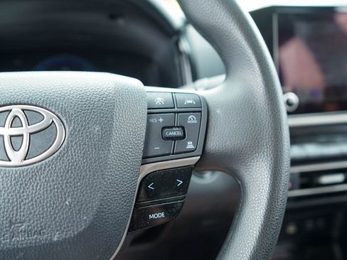 Used 2025 Toyota Camry LE w/ Convenience Package image 29