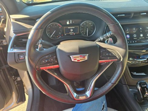 Used 2023 Cadillac XT6 Sport image 12