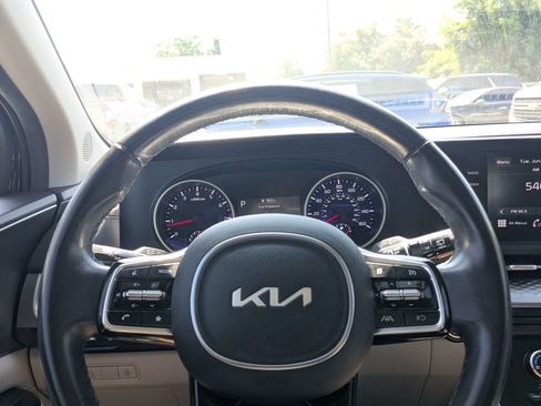 Used 2024 Kia Carnival LX FWD image 23