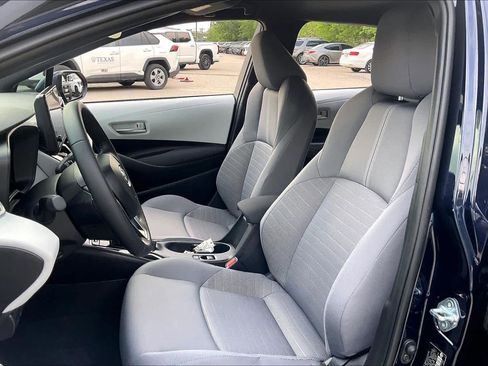 Used 2026 Toyota Corolla SE image 8