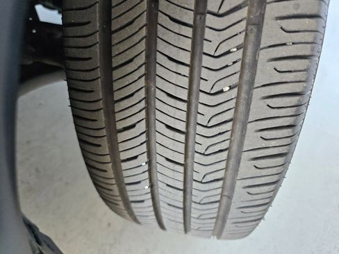 Used 2020 Nissan Kicks S image 19