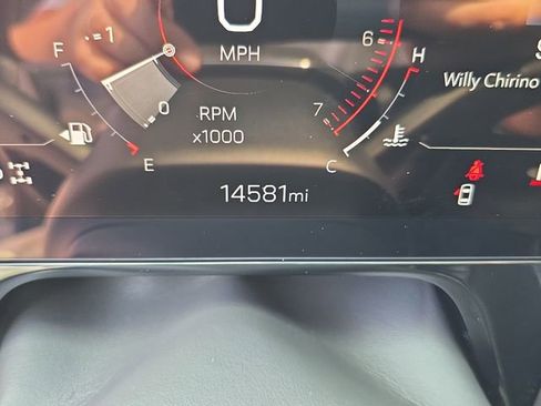 Certified 2025 GMC Yukon XL AT4 AWD/4WD image 31