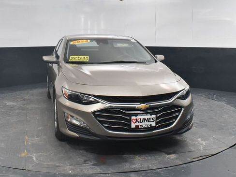 Used 2024 Chevrolet Malibu LT image 2