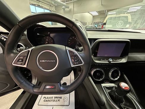 Used 2016 Chevrolet Camaro SS RWD image 9