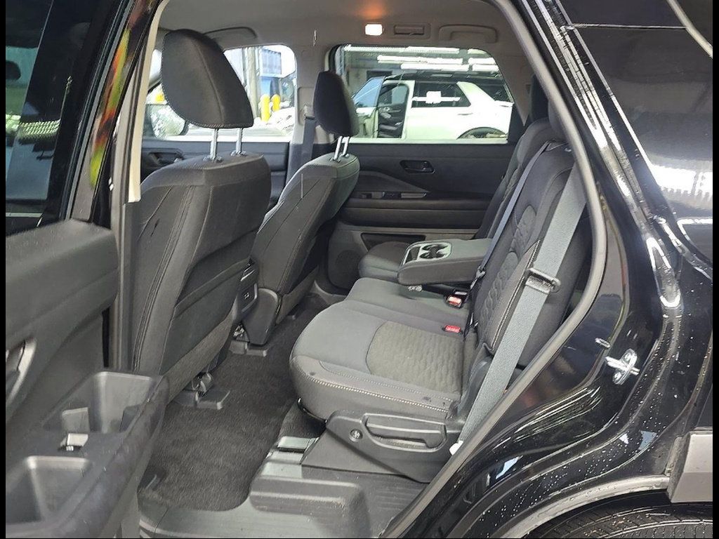 Used 2025 Nissan Pathfinder SV FWD image 43