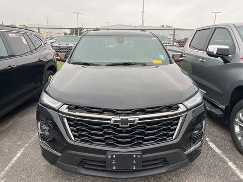 Used 2023 Chevrolet Traverse Premier w/ Redline Edition AWD/4WD image 2