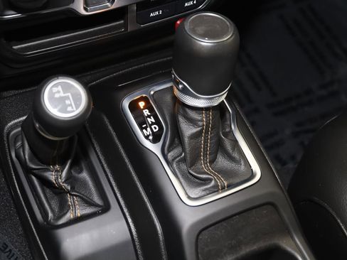 Used 2022 Jeep Wrangler Unlimited Sahara AWD/4WD image 7