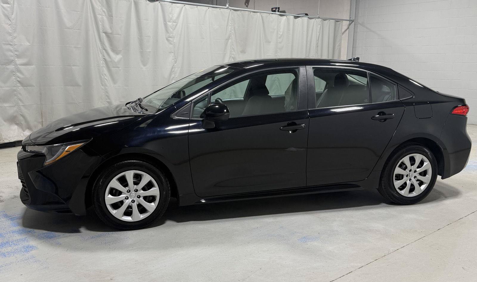 Used 2023 Toyota Corolla LE FWD image 14