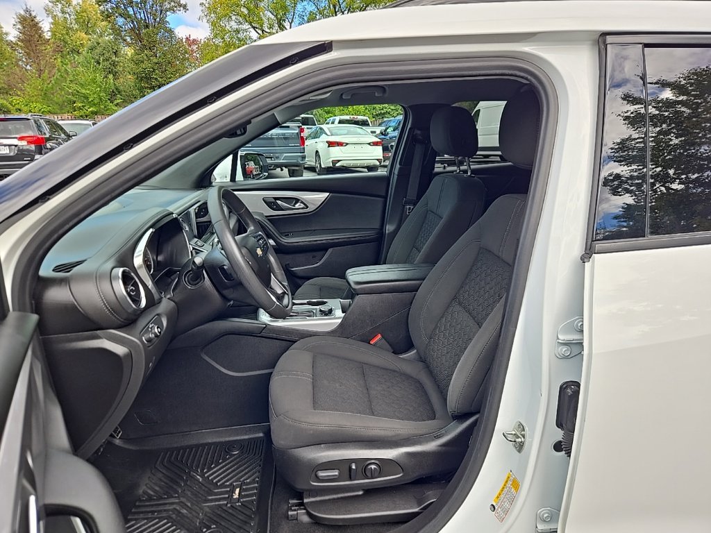 Used 2022 Chevrolet Blazer LT FWD image 12