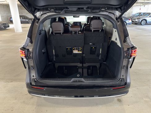 Used 2024 Toyota Sienna Platinum image 12