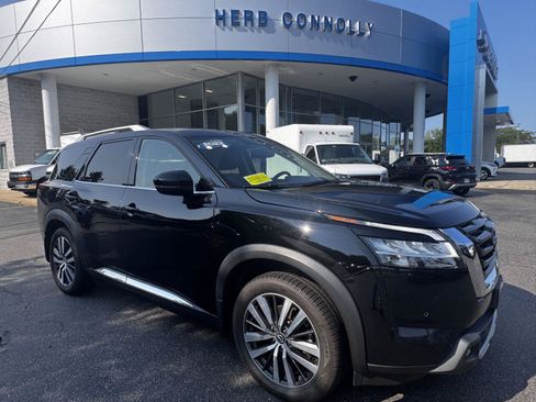 Used 2022 Nissan Pathfinder Platinum AWD/4WD image 1