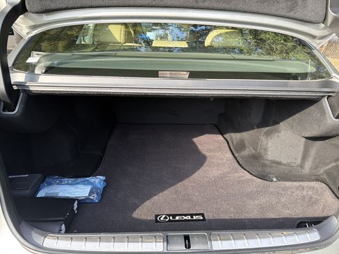 Used 2023 Lexus LS 500 w/ Accessory Package (Z2) RWD image 32