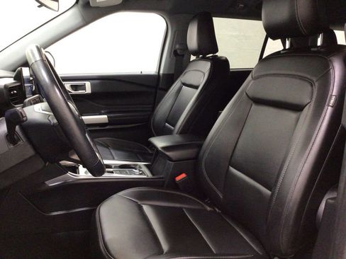 Used 2021 Ford Explorer XLT w/ Equipment Group 202A AWD/4WD image 10