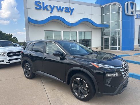 Used 2024 Nissan Rogue SV image 1