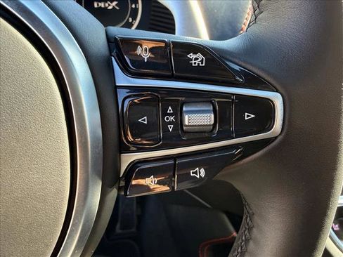 Used 2021 Aston Martin DBX AWD/4WD image 19