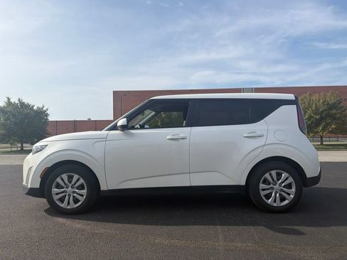 Used 2023 Kia Soul LX FWD image 6