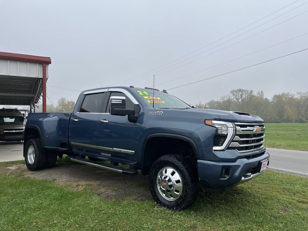 Used 2024 Chevrolet Silverado 3500 High Country w/ High Country Premium Package AWD/4WD image 1