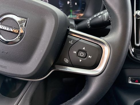 Certified 2025 Volvo XC40 B5 Core image 22