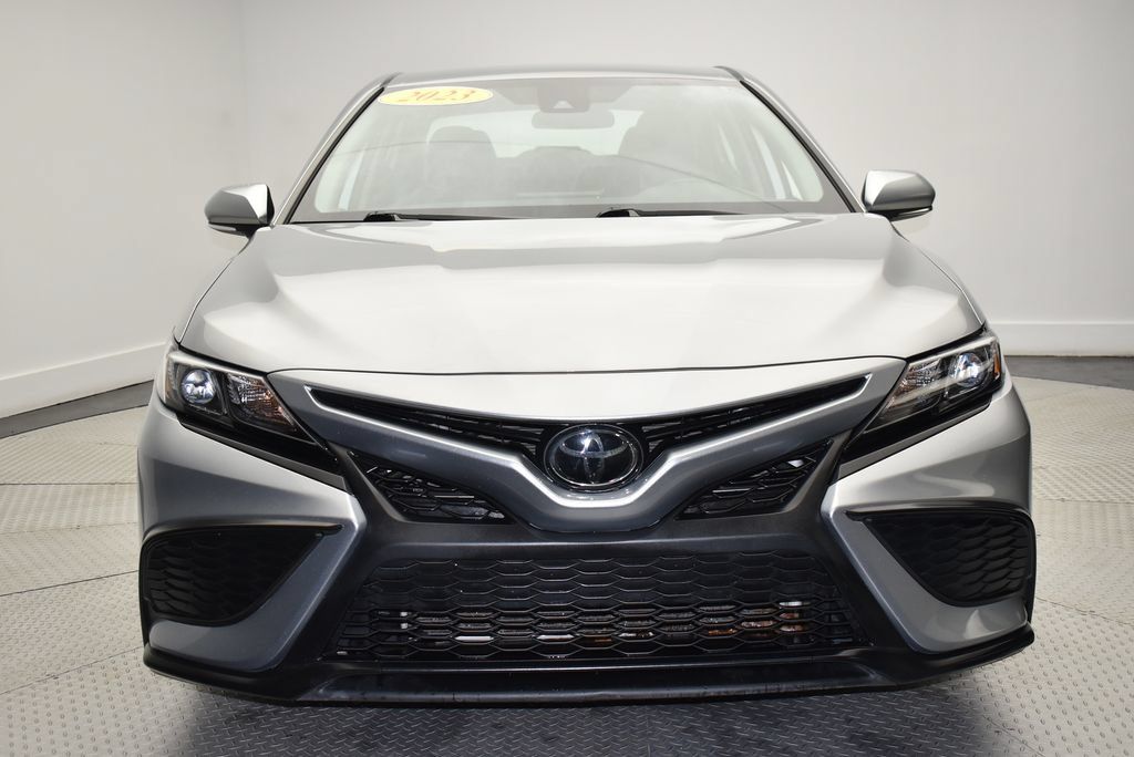 Used 2023 Toyota Camry SE FWD image 2
