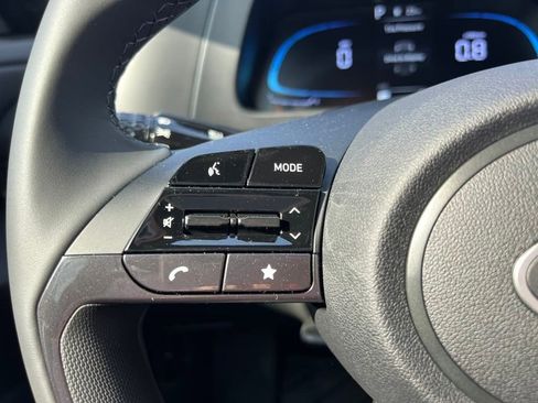 Used 2025 Hyundai Elantra SEL image 16