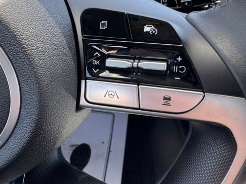 Used 2025 Hyundai Elantra Limited FWD image 26