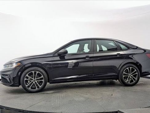 Used 2025 Volkswagen Jetta Sport FWD image 3