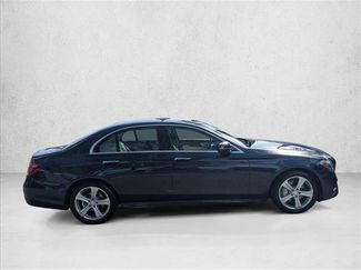 Used 2017 Mercedes-Benz E 300 4MATIC video 4