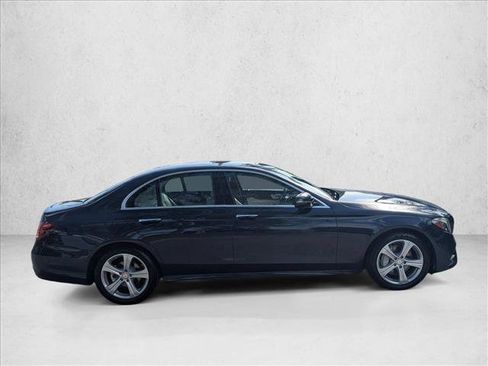 Used 2017 Mercedes-Benz E 300 4MATIC image 4