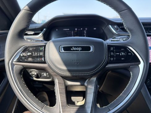 Used 2024 Jeep Grand Cherokee Overland AWD/4WD image 25
