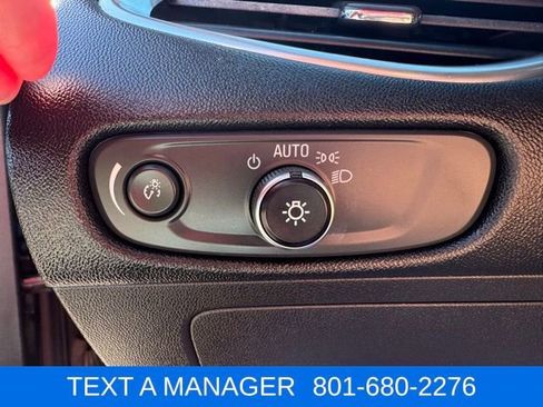 Used 2018 Chevrolet Malibu LT FWD image 16