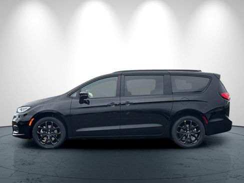 New 2026 Chrysler Pacifica Limited image 7