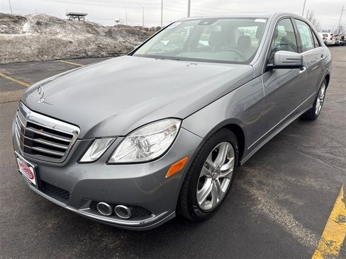 Used 2011 Mercedes-Benz E 550 4MATIC Sedan image 9