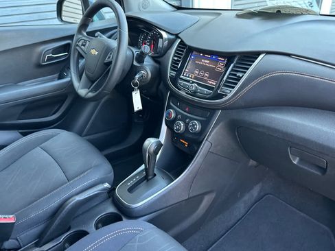 Used 2020 Chevrolet Trax LT AWD/4WD image 16