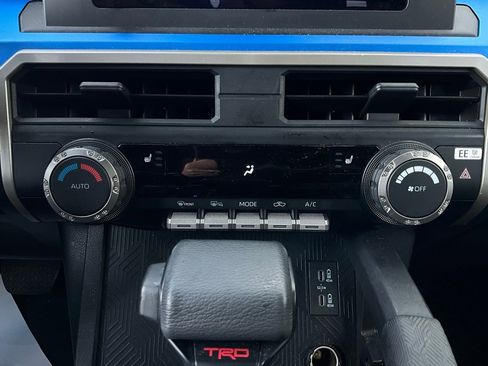 Used 2025 Toyota Tacoma TRD Off-Road image 26