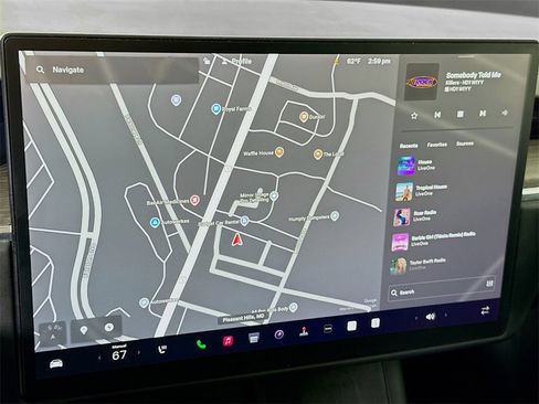 Used 2022 Tesla Model S image 5