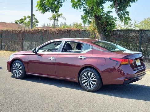 Used 2024 Nissan Altima 2.5 SV FWD image 27