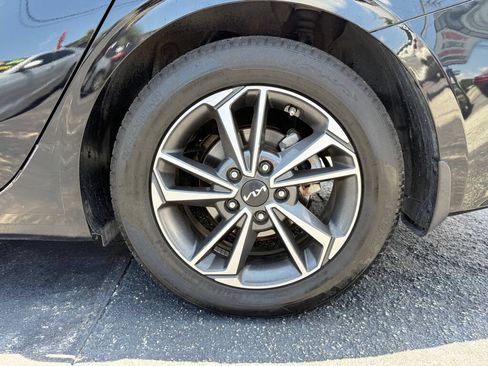 Used 2022 Kia Forte LXS FWD image 29