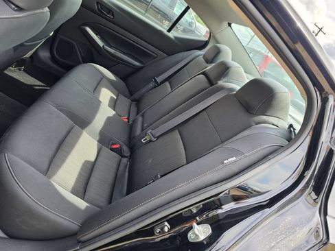 Used 2024 Nissan Altima 2.5 SV FWD image 7