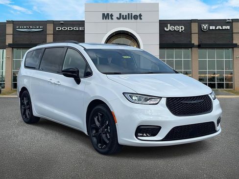 New 2026 Chrysler Pacifica Limited w/ S Appearance Package image 1