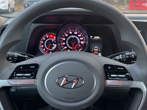 Used 2023 Hyundai Elantra SEL image 16